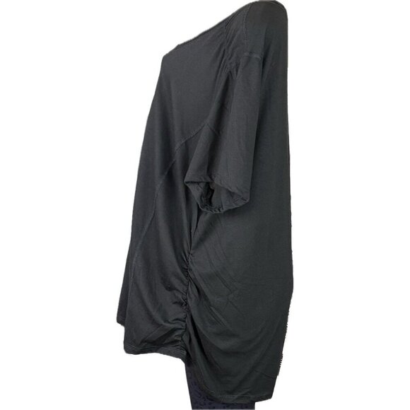 Terra & Sky +2X Black Equality Graphic Step Hem Ruched Sides Short Sleeve Tee - Picture 5 of 6